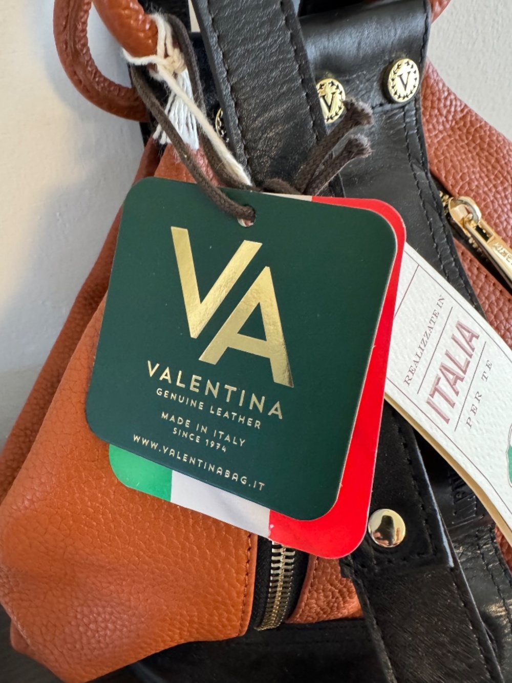 NWT Valentina Italy Convertible Leather Sling Backpack - Picture 6 of 11